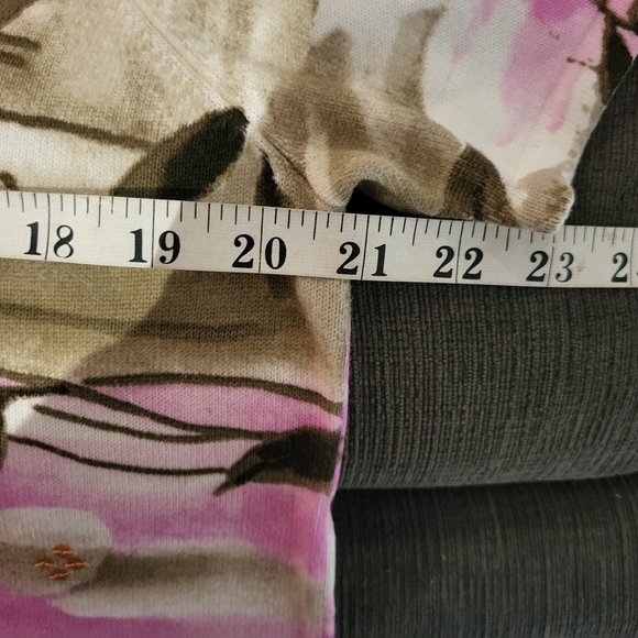 Alfred Dunner Abstract Floral Women's Top - Picture 4 of 4